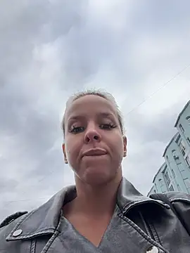 XXX chat uživo modela LikaCat