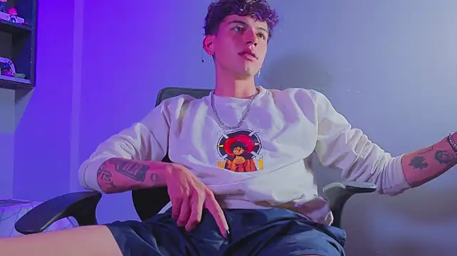 Онлайн чат XXX MikeyKuro