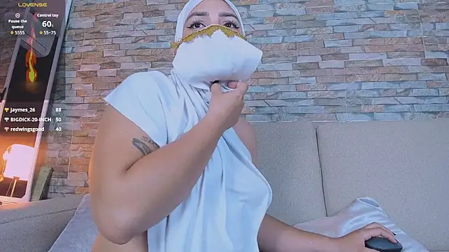 AylaNoir Adlı Modelin Canlı XXX Sohbeti