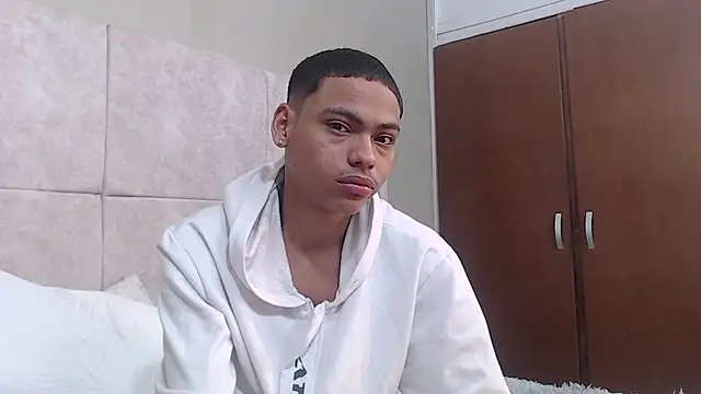 adam_piarse01's Webcam Show