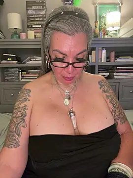 Chat +18 de dieseldame1313 ao vivo