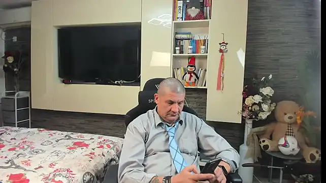 SpartacusDaddy48のライブXXXチャット