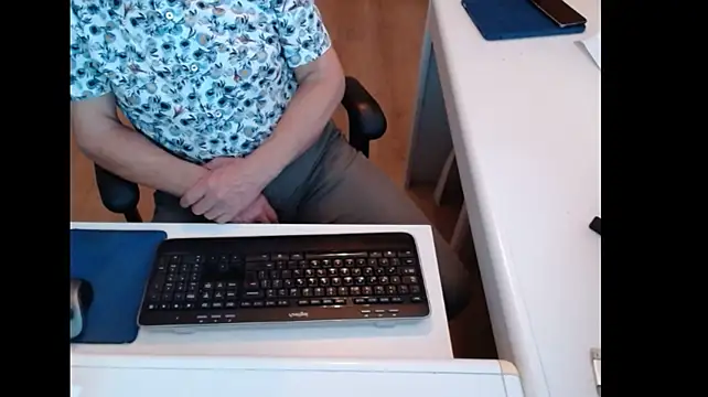 dutchpornkingn Live XXX chat