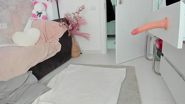 Erika_Bee Adlı Modelin Canlı XXX Sohbeti