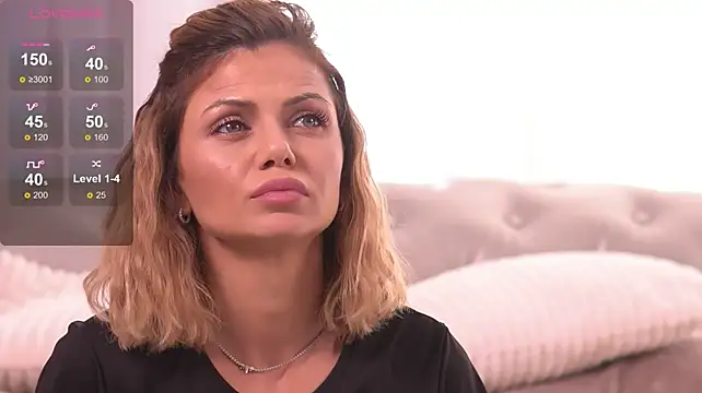 DesiredMia_ Adlı Modelin Canlı XXX Sohbeti