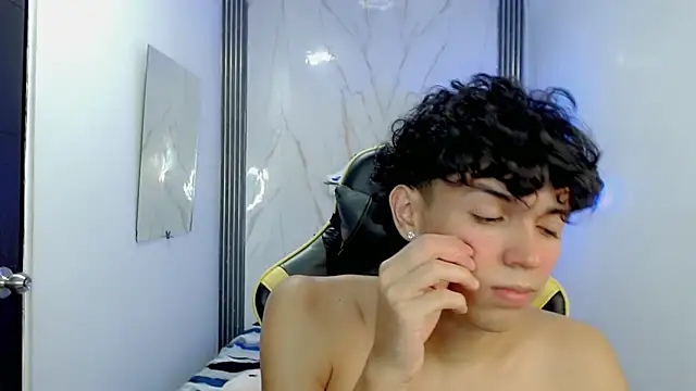 FUNNY_DICK_ Adlı Modelin Canlı XXX Sohbeti