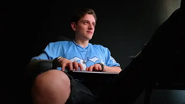 FelixStarkk Chat XXX live