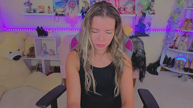 XXX chat uživo modela Real_Tini