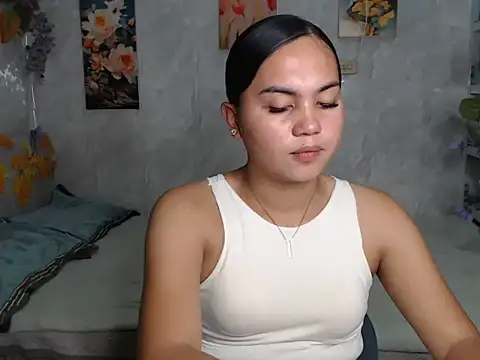 ur_asiankat's Live XXX Chat