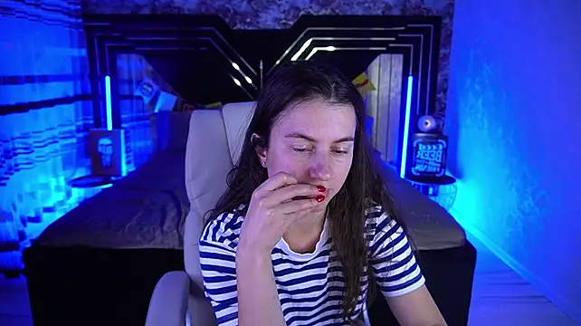 LittleJulii's Live XXX Chat