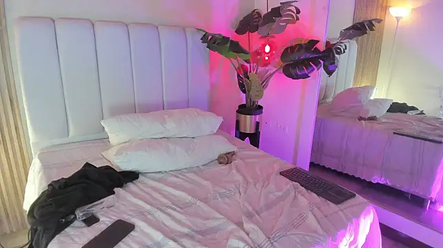 AndreinaLopezz Adlı Modelin Canlı XXX Sohbeti