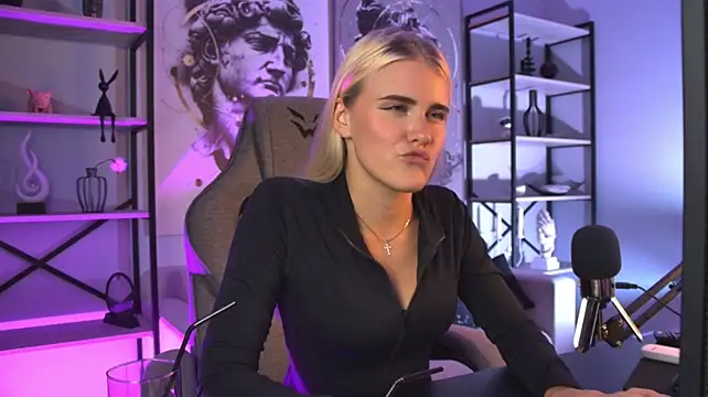 KattyWilde's Live XXX Chat