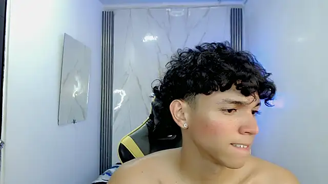 צ'אט XXX בשידור חי של FUNNY_DICK_