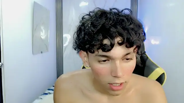 Chat XXX en directo de FUNNY_DICK_