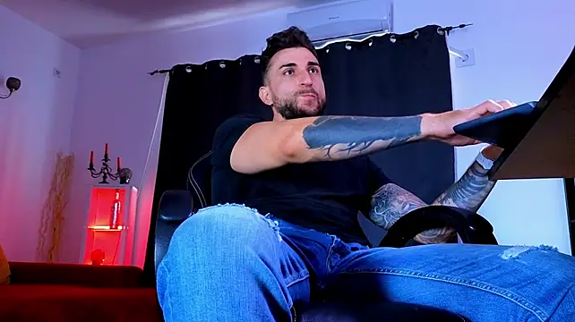 MightyAaron66 live XXX chat