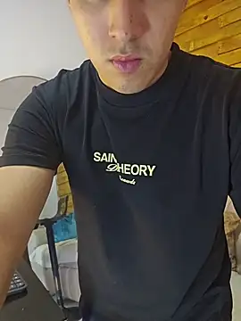 צ'אט XXX בשידו ר חי של sam_vitali