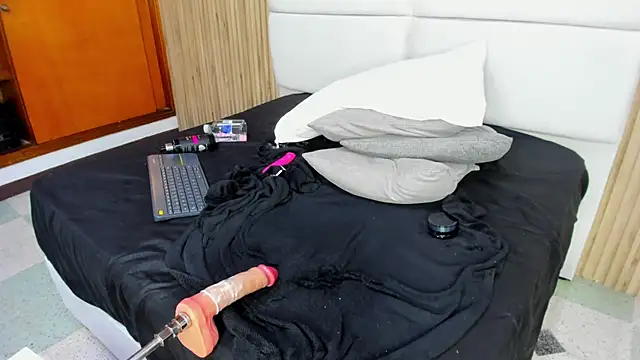 XXX chat uživo modela julayboobs1