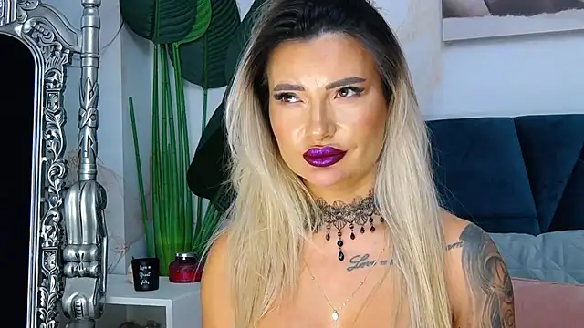 XXX chat uživo modela NightshadeIris