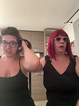 Chat +18 de SinfulMarkedQueens ao vivo