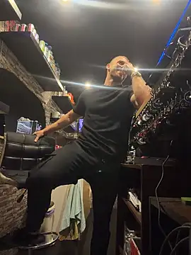 Chat +18 de Johnytrain ao vivo