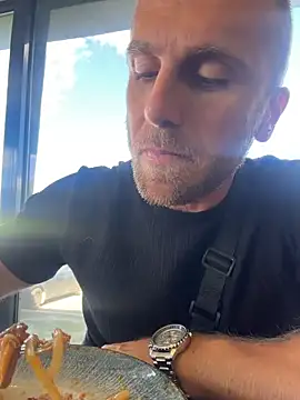 Johnytrain Live XXX-Chat