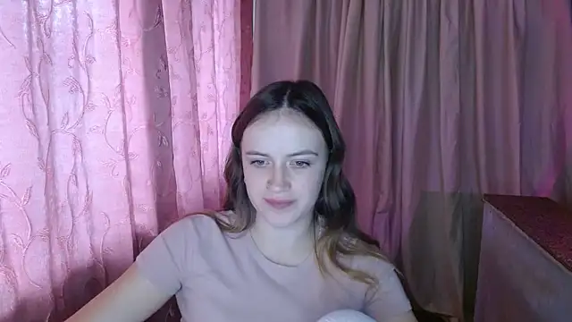 ElinaStar00 élő XXX-chatje