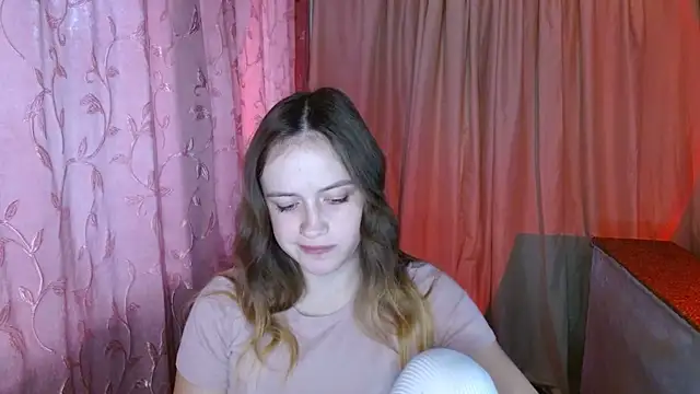 ElinaStar00 Adlı Modelin Canlı XXX Sohbeti