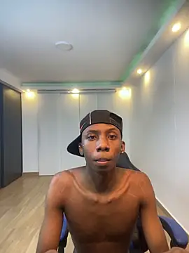 milo018 라이브 XXX 채팅