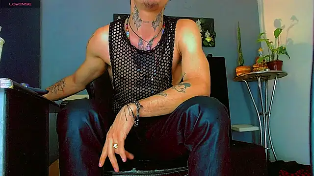 HannibalLester Adlı Modelin Canlı XXX Sohbeti