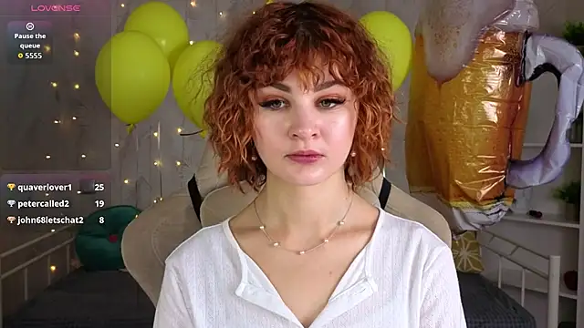 Kira__Fluffy Chat XXX in diretta