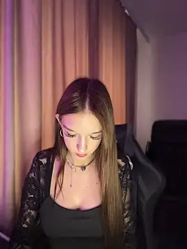 AliaGlow Chat XXX live