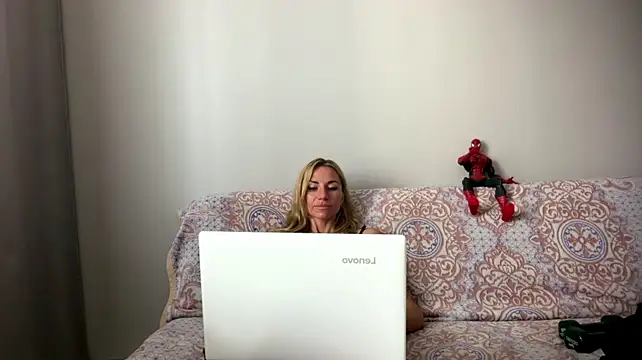 NickyGlow – Live XXX-chat