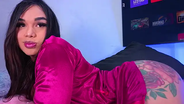 Show modela alejadolli na web-kameri
