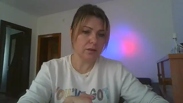 ElenaLove888 Chat XXX in diretta