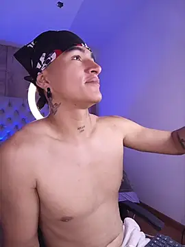LiamDeeps Adlı Modelin Canlı XXX Sohbeti
