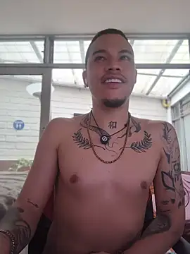 AlphaMasterXxx 라이브 XXX 채팅