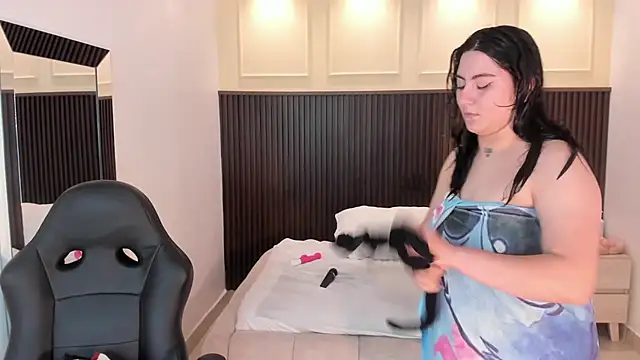 LOLAMAXI's Live Chat Room