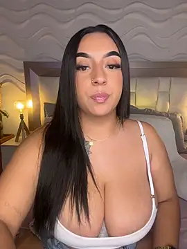 Chat +18 de Martina_Piero ao vivo