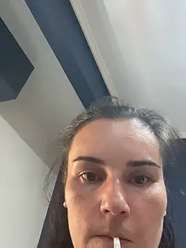 Chat +18 de Naira_Dan ao vivo