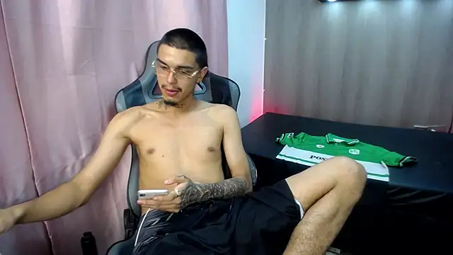 Chat +18 de Tayson_Hot ao vivo