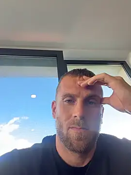 Johnytrain – Naživo XXX chat