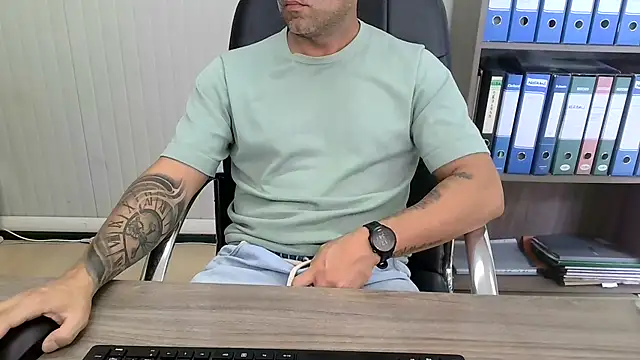 Evasionee Chat XXX in diretta