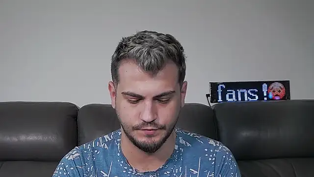 Živý XXX chat CrazyDom1