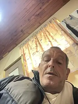 Chat +18 de GeldenKuy ao vivo