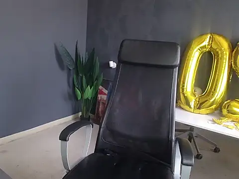 OscarWillss Adlı Modelin Canlı XXX Sohbeti