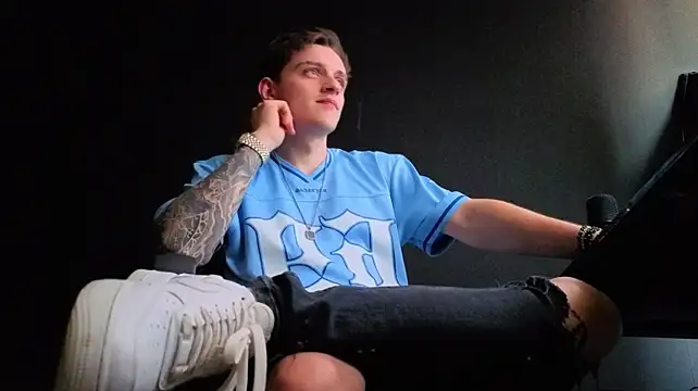 FelixStarkk Chat XXX in diretta
