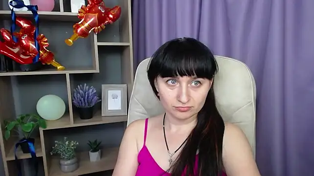 NinaFlawlees 即時 XXX 聊天