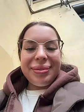 MeliMoon live XXX chat