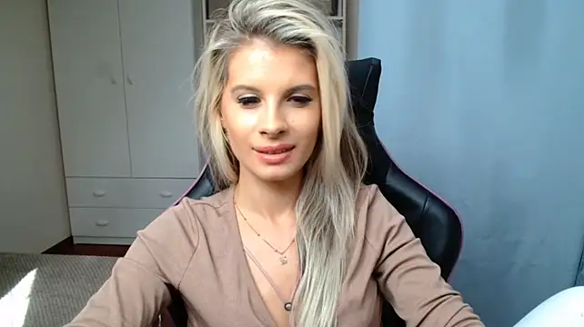 KristineGlow – Naživo XXX chat