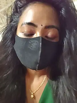 Dil-Ka-Radhika Adlı Modelin Canlı XXX Sohbeti